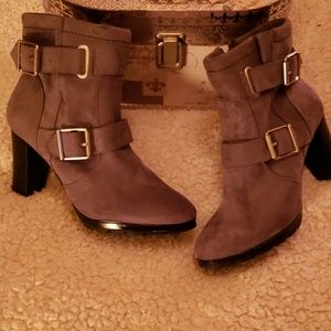 Solesensibility, Gray ankle boots